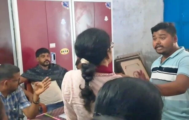 बेगूसराय के विद्यालय में एस एल सी के के लिए माँगा जाता है सौ से डेढ़ सौ रूपया 5