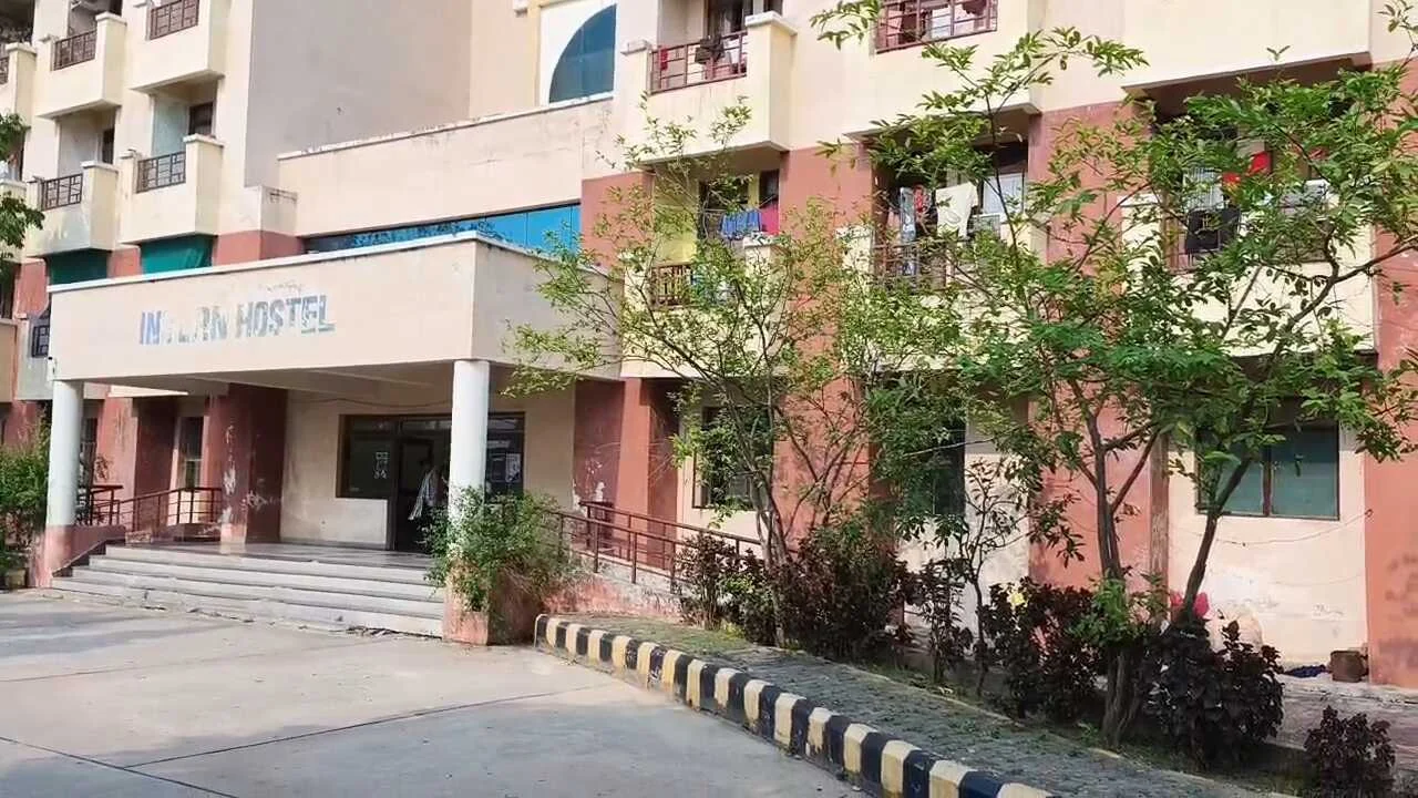 नालंदा में आईबी की दो सदस्यीय टीम बीम्स अस्पताल के सुप्रिटेंडेंट ज़की अनवर ज़मा से कर रही है पूछताछ 8