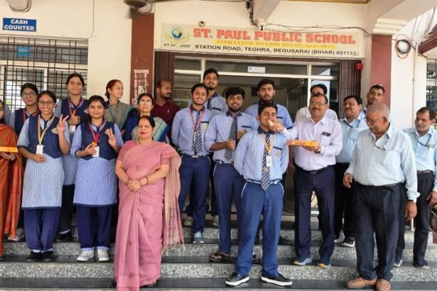 जिला टॉपर बना संत पॉल पब्लिक स्कूल, तेघरा - रमण कुमार ने हासिल किए 96% अंक 7