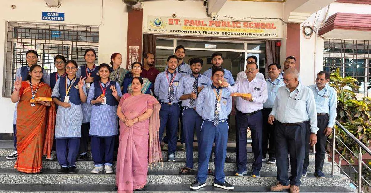 जिला टॉपर बना संत पॉल पब्लिक स्कूल, तेघरा - रमण कुमार ने हासिल किए 96% अंक 8