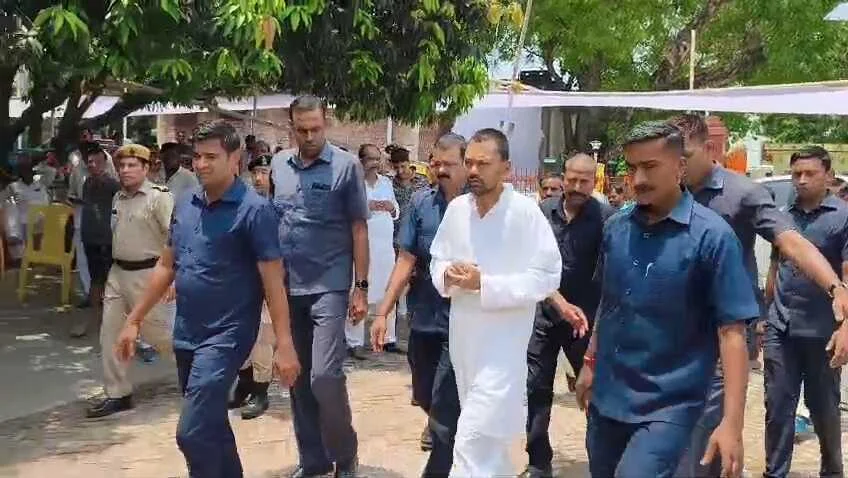 पूर्व सीएम नीतीश कुमार पहुंचे कल्याण बीघा, अपने पत्नी स्वर्गीय मंजू देवी के पुण्यतिथि के मौके पर किया श्रद्धासुमन अर्पित, स्वास्थ्य मंत्री निशांत कुमार मंत्री श्रवण कुमार सांसद कौशलेंद्र कुमार रहे मौजूद 3