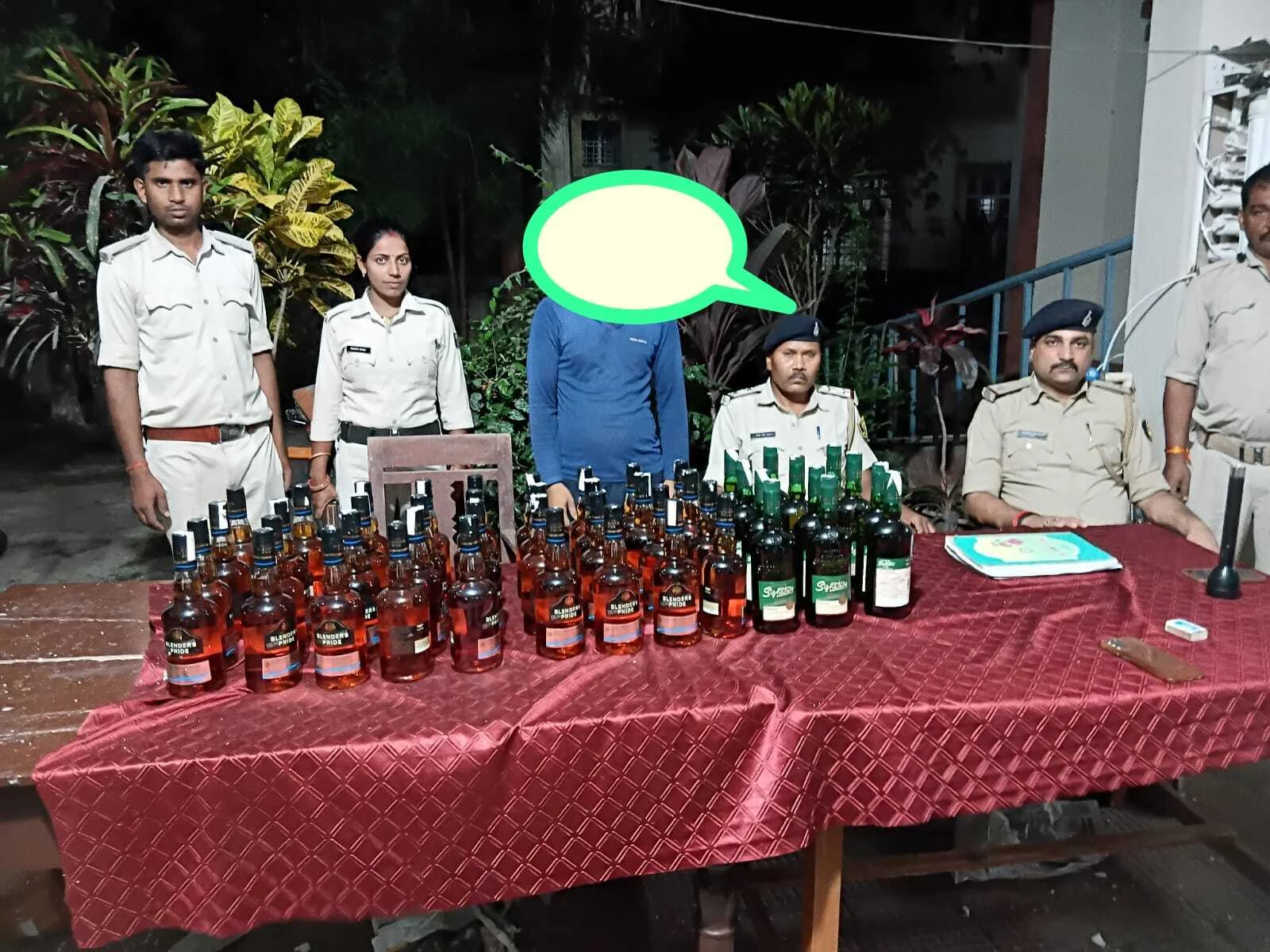 बेगूसराय के तेयाय पुलिस ने भारी मात्रा में विदेशी शराब के साथ बाइक की बरामद, कारोबारी फरार 6