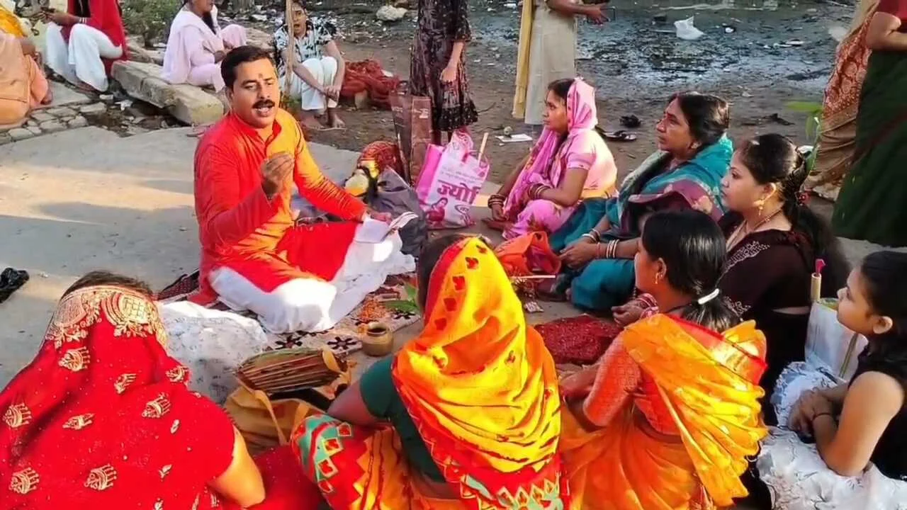 बिहारशरीफ में श्रद्धा के साथ मनाया गया वट सावित्री व्रत, सुहागिनों ने पति की लंबी उम्र के लिए की पूजा-अर्चना 3
