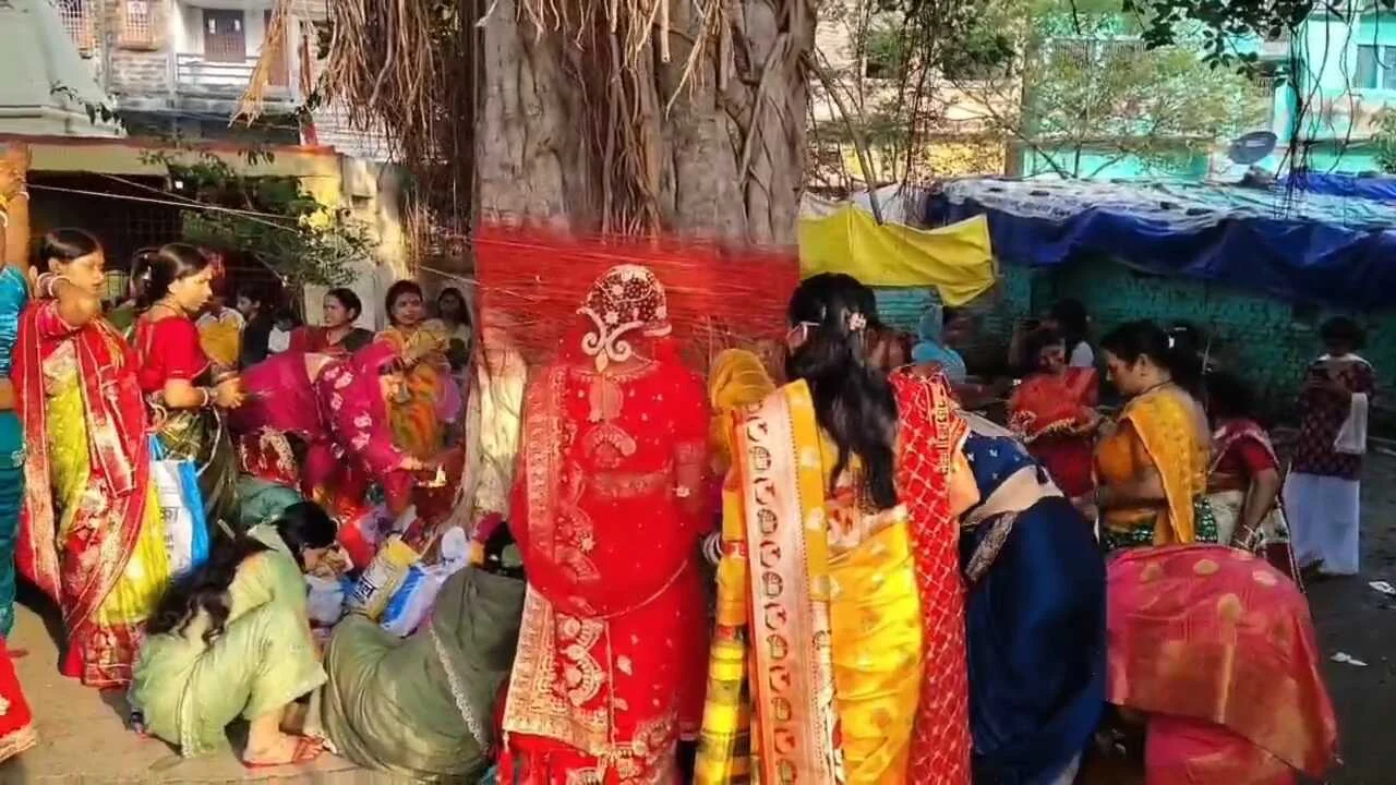 बिहारशरीफ में श्रद्धा के साथ मनाया गया वट सावित्री व्रत, सुहागिनों ने पति की लंबी उम्र के लिए की पूजा-अर्चना 2