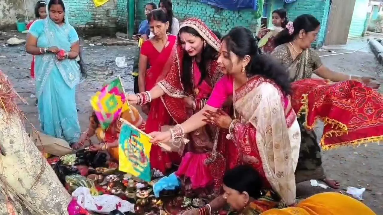 बिहारशरीफ में श्रद्धा के साथ मनाया गया वट सावित्री व्रत, सुहागिनों ने पति की लंबी उम्र के लिए की पूजा-अर्चना 4
