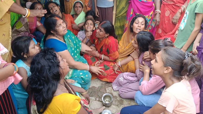 बछवाड़ा के  वारिसनगर के समीप ट्रैक्टर पलटने से समसीपुर के किशोर की गई जान, दोस्त अस्पताल में भर्ती, चालक फरार 1