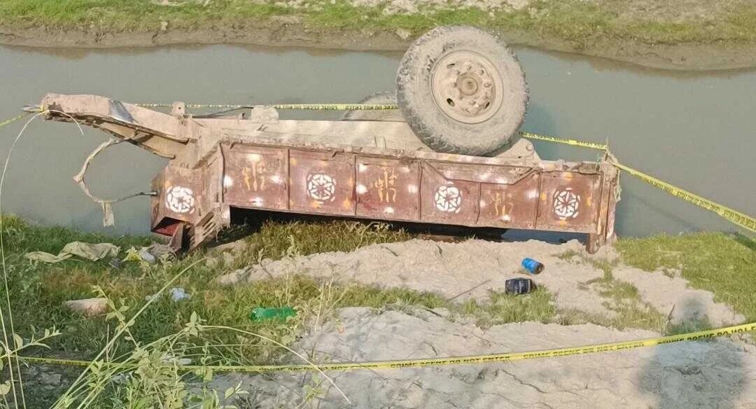 बछवाड़ा के  वारिसनगर के समीप ट्रैक्टर पलटने से समसीपुर के किशोर की गई जान, दोस्त अस्पताल में भर्ती, चालक फरार 3