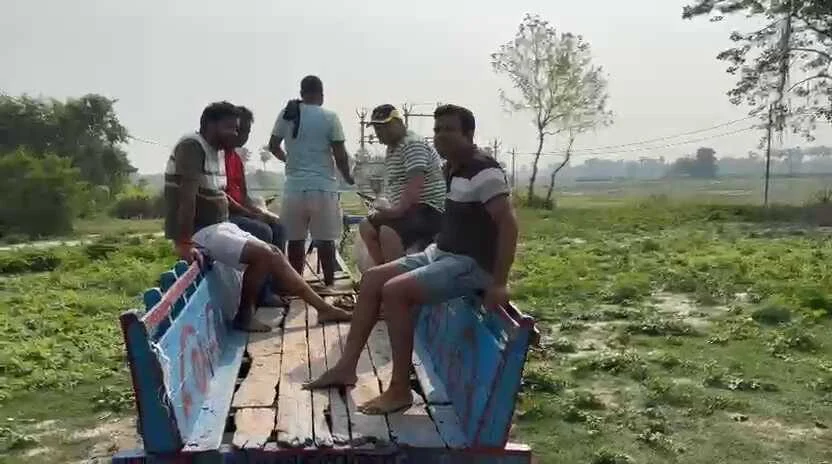 समस्तीपुर में दिखा पीएम मोदी की अपील का असर: केवस निजामत में ट्रैक्टर छोड़ बैलगाड़ी से फसल ढो रहे किसान, युवाओं ने भी बनाई डीजल-पेट्रोल से दूरी 2