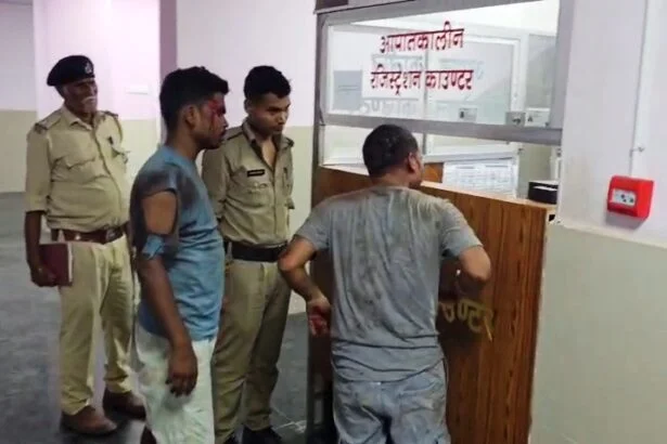 बेगूसराय में शराबबंदी की खुली पोल: नशे में धुत बाइक सवारों ने ई-रिक्शा में मारी टक्कर, 5 फीट गहरे गड्ढे में गिरे; अस्पताल में किया हाई-वोल्टेज ड्रामा 3