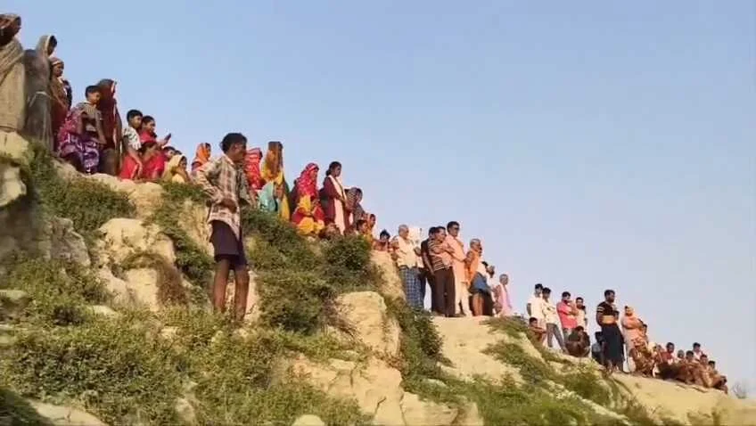 बेगूसराय में दर्दनाक हादसा: अमावस्या पर गंगाजल लाने गई आंगनबाड़ी सेविका की डूबने से मौत, 4 घंटे बाद भी शव की तलाश जारी 4
