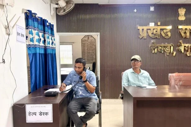 जनगणना कार्य को त्रुटिरहित बनाने हेतु तेघड़ा में हेल्पलाइन नंबर जारी, शिकायतों के निष्पादन के लिए हेल्प डेस्क स्थापित 9