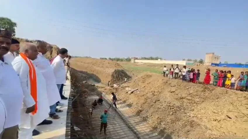 नालंदा: 42 करोड़ की लागत से बन रहा कोसुक रिवर फ्रंट, नीतीश कुमार के ड्रीम प्रोजेक्ट ‘कोसुक रिवर फ्रंट’ का मंत्री और सांसद ने लिया जायजा 1