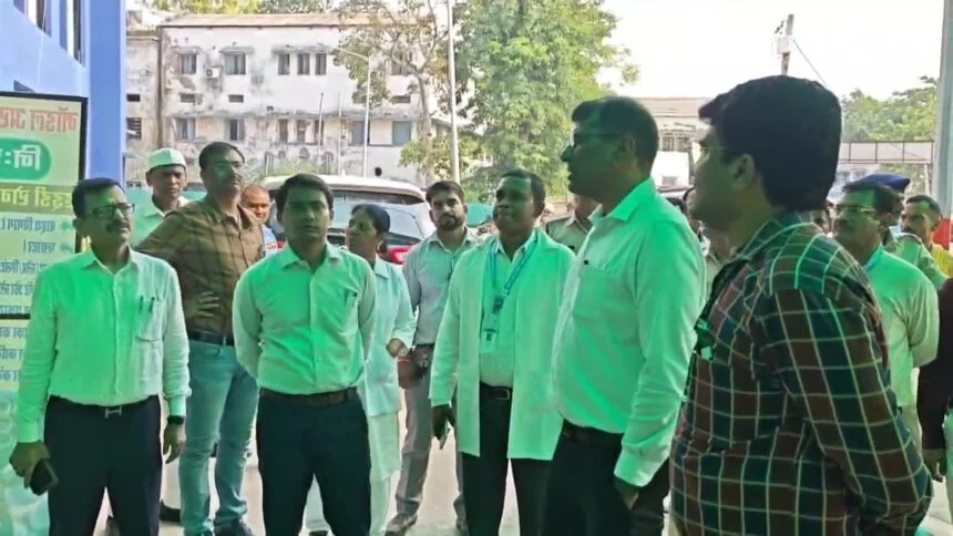 बिहारशरीफ मॉडल अस्पताल का स्वास्थ्य सचिव कुमार रवि ने किया औचक निरीक्षण, स्वास्थ्य सचिव ने अस्पताल की व्यवस्थाओं का लिया जायजा, मरीजों से की बातचीत। कमियां दूर करने के निर्देश 1