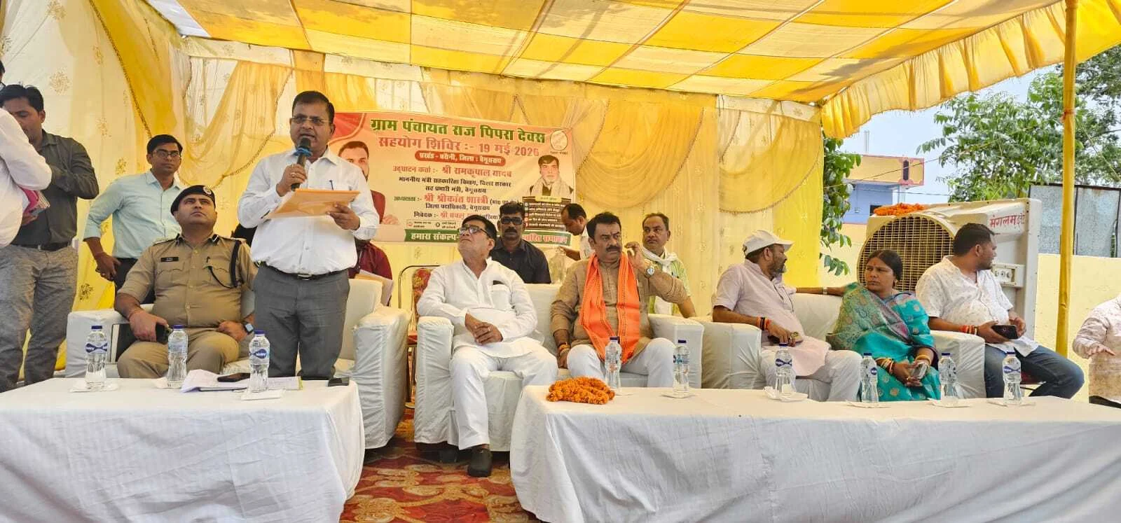 बेगूसराय में प्रशासनिक महा-अभियान: 18 प्रखंडों की 24 पंचायतों में लगा 'सहयोग शिविर', प्रभारी मंत्री और डीएम ने सुनीं जन-शिकायतें 2