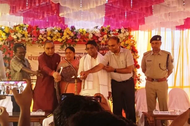 पूसा में 'सहयोग शिविर' का आयोजन: विधायक महेश्वर हजारी और अश्वमेघ देवी ने किया उद्घाटन, 560 में से 446 आवेदनों का मौके पर निपटारा 9