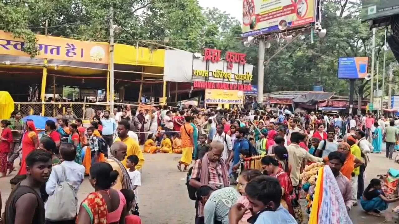 राजगीर मलमास मेला: दूसरे शाही स्नान पर उमड़ा जनसैलाब, उदासीन अखाड़े के साधु-संतों ने सबसे पहले लगाई आस्था की डुबकी 3