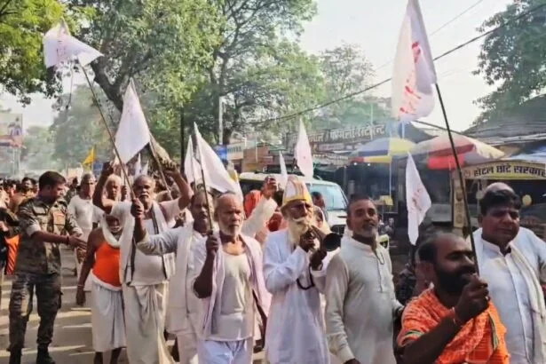 राजगीर मलमास मेला: दूसरे शाही स्नान पर उमड़ा जनसैलाब, उदासीन अखाड़े के साधु-संतों ने सबसे पहले लगाई आस्था की डुबकी 3