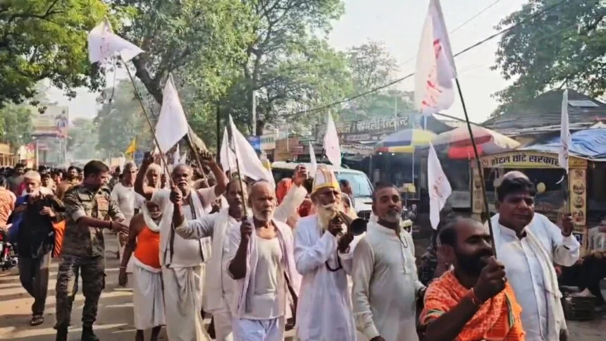 राजगीर मलमास मेला: दूसरे शाही स्नान पर उमड़ा जनसैलाब, उदासीन अखाड़े के साधु-संतों ने सबसे पहले लगाई आस्था की डुबकी 1