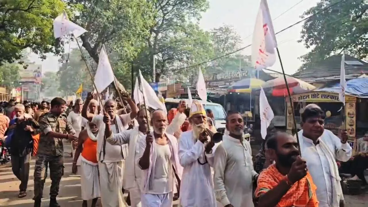 राजगीर मलमास मेला: दूसरे शाही स्नान पर उमड़ा जनसैलाब, उदासीन अखाड़े के साधु-संतों ने सबसे पहले लगाई आस्था की डुबकी 6