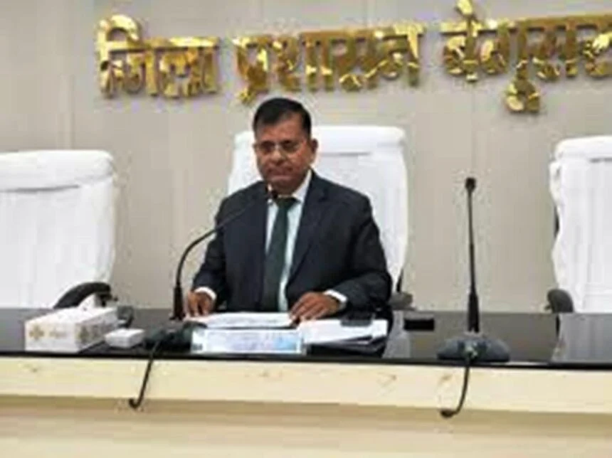 बेगूसराय में बिना अनुमति सांसद निधि की लाइब्रेरी ढहाने पर घिरे बीडीओ, डीएम श्रीकांत शास्त्री ने मांगा स्पष्टीकरण 1