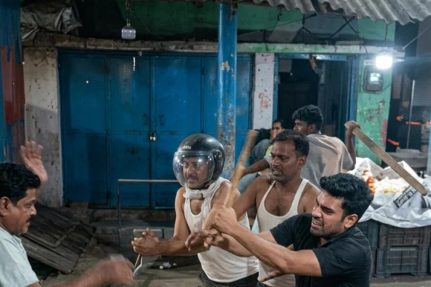 समस्तीपुर: दुकान खाली कराने के विवाद में हिंसक झड़प, पथराव और हवाई फायरिंग से थर्राया मऊ बाजार, वीडियो वायरल 1