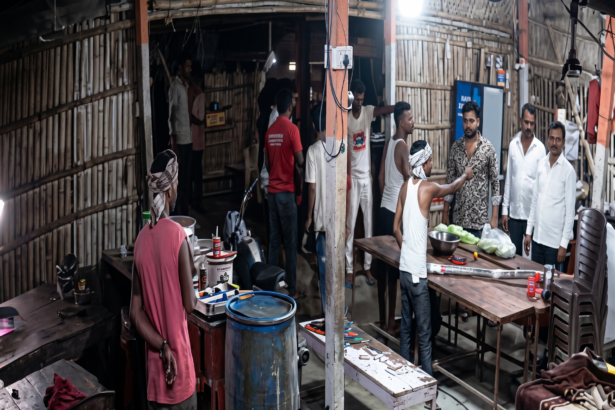 बेगूसराय में अपराधियों के हौसले बुलंद: उधार में कोल्ड ड्रिंक नहीं देने पर होटल में घुसकर मालिक और स्टाफ की बेरहमी से पिटाई 1