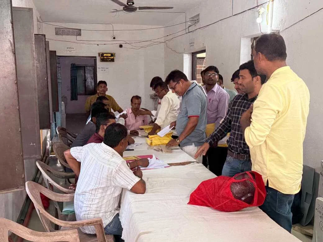 तेघड़ा में शांतिपूर्ण माहौल में संपन्न हुआ पैक्स निर्वाचन 2026, मतदान के बाद मतगणना प्रारंभ 2