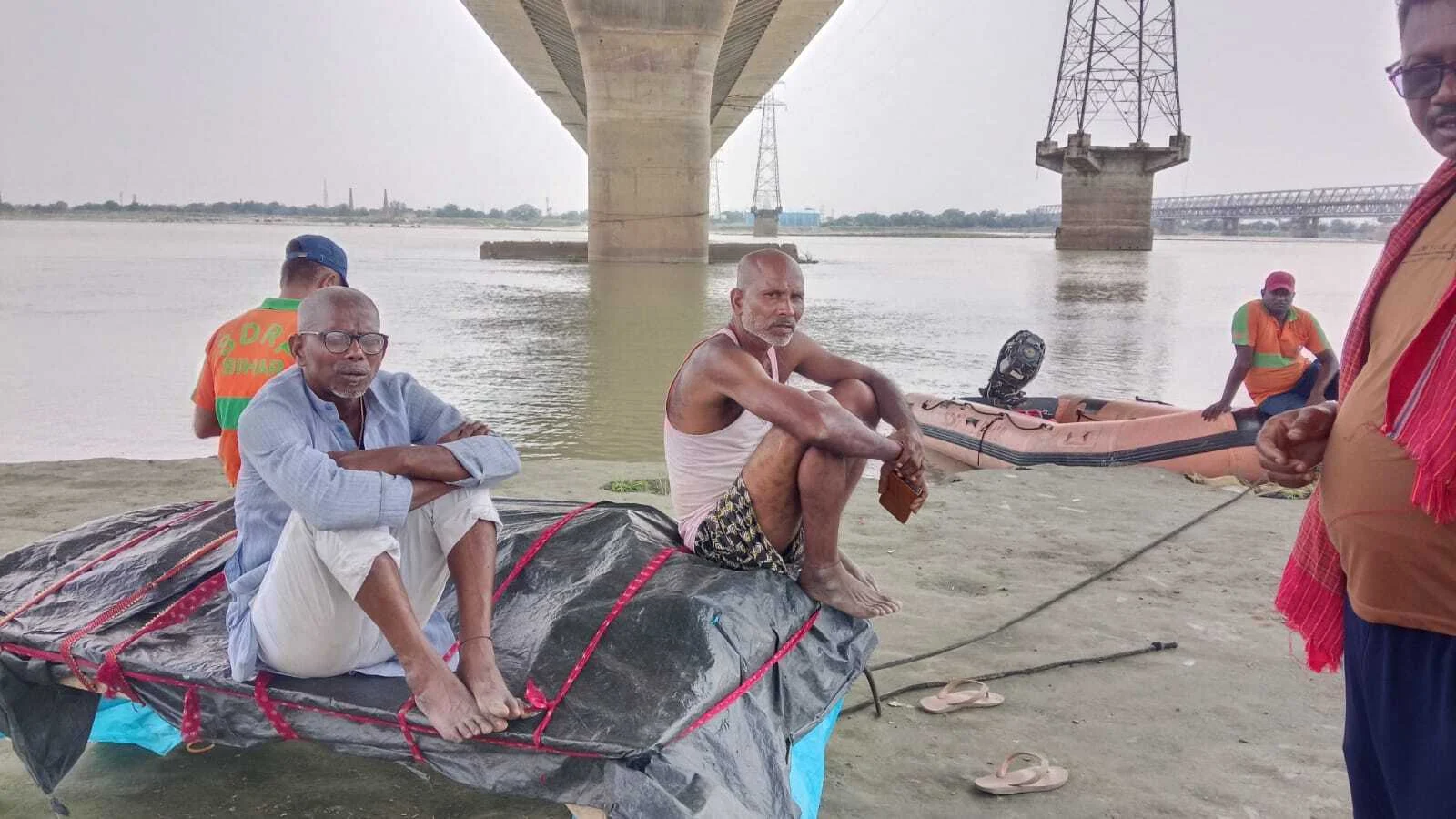 बेगूसराय: सिमरिया धाम में गंगा स्नान के दौरान ननद-भौजाई की डूबने से मौत, एक का शव बरामद, दूसरे की तलाश जारी 4