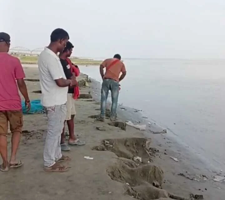 बेगूसराय: सिमरिया धाम में गंगा स्नान के दौरान ननद-भौजाई की डूबने से मौत, एक का शव बरामद, दूसरे की तलाश जारी 3