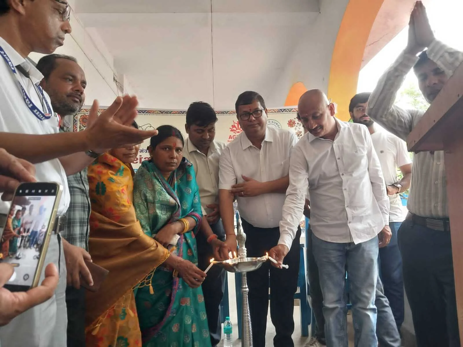 बरौनी: 'शंभू साह स्मृति रंग-उमंग कार्यशाला' का आगाज, 11 गांवों के 65 बच्चे सीखेंगे कला और व्यक्तित्व विकास 4