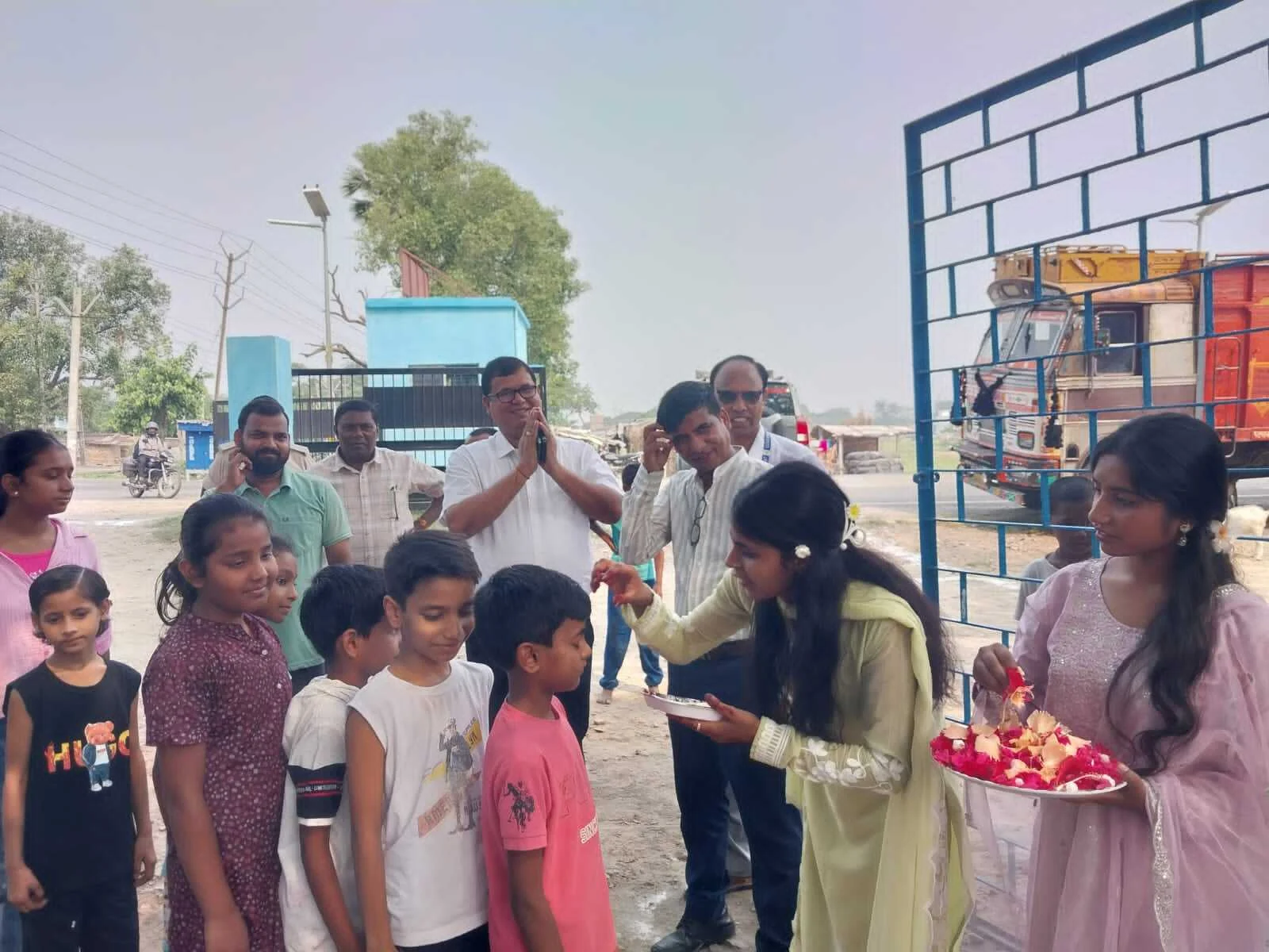 बरौनी: 'शंभू साह स्मृति रंग-उमंग कार्यशाला' का आगाज, 11 गांवों के 65 बच्चे सीखेंगे कला और व्यक्तित्व विकास 3
