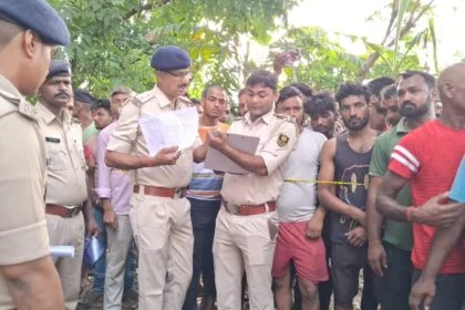 बेगूसराय: पेड़ से लटकता मिला ड्राइवर का शव, परिजनों ने जताई हत्या की आशंका 24