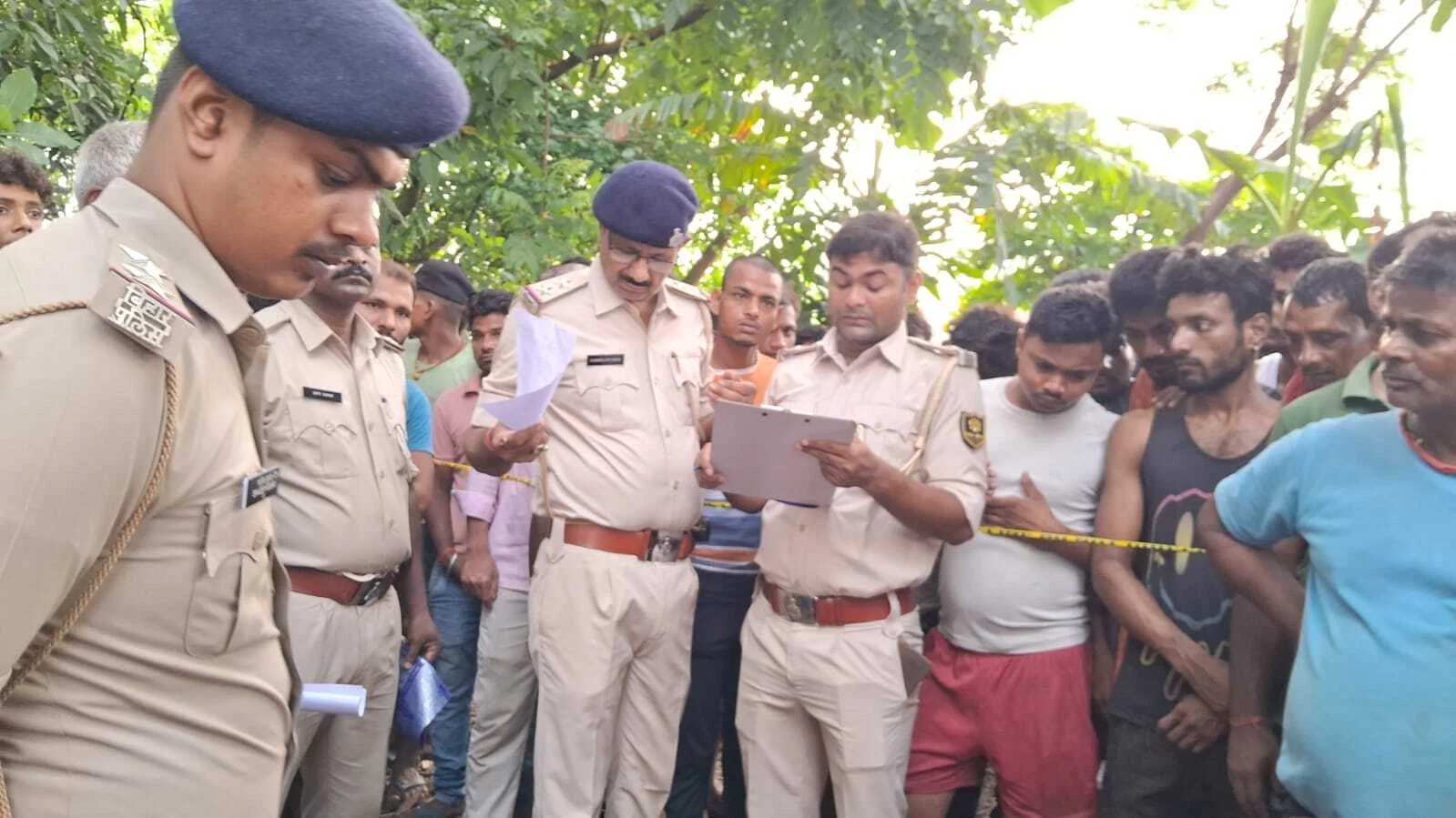 बेगूसराय: पेड़ से लटकता मिला ड्राइवर का शव, परिजनों ने जताई हत्या की आशंका 2