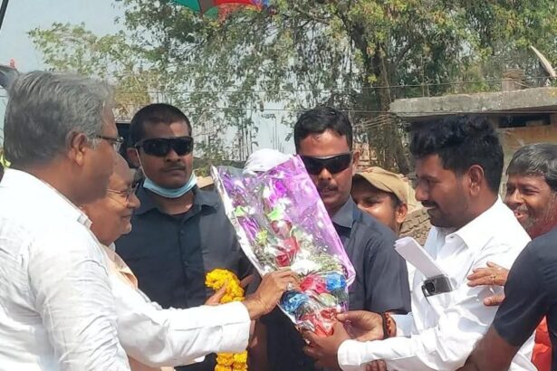 नालंदा: आर्थिक अपराध इकाई और एसटीएफ पटना की टीम पहुंची नालंदा, पचासा गांव स्थित तथाकथित जेडीयू नेता के घर और खिदरचक गांव स्थित संतोष डॉन के रिश्तेदार के घर हो रही है घंटों से छापेमारी 1