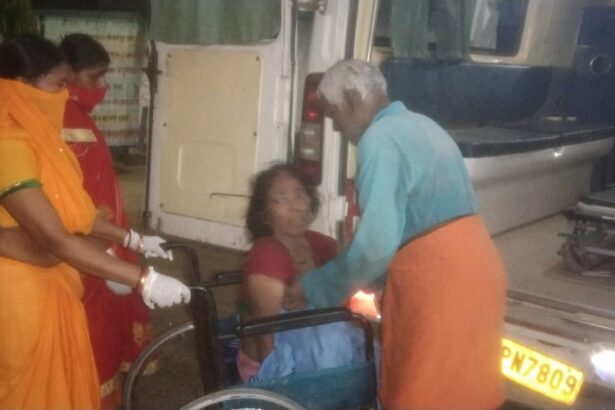 सिमरिया घाट में गंगा स्नान के दौरान डूबे वृद्ध दंपत्ति, पुलिस और गोताखोरों ने बचाई जान 3