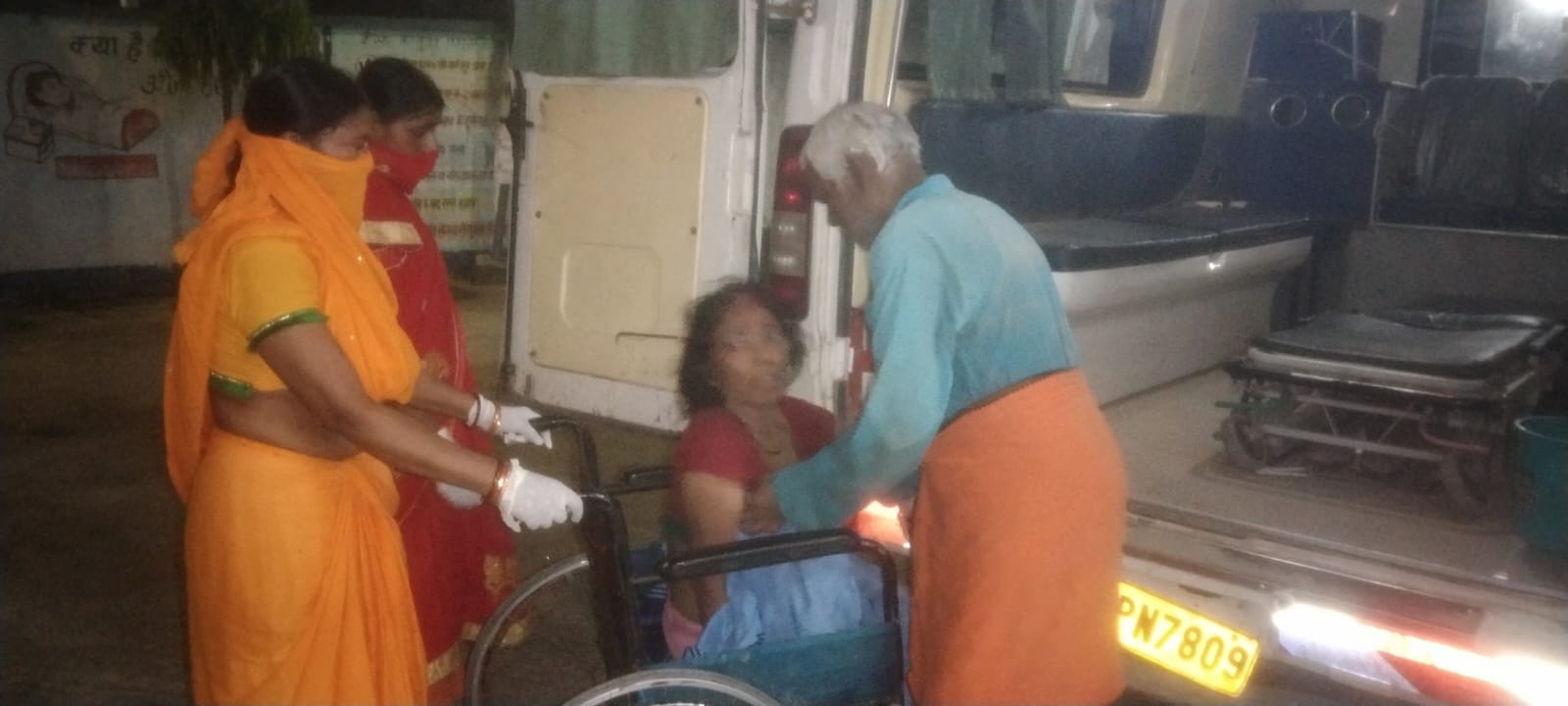 सिमरिया घाट में गंगा स्नान के दौरान डूबे वृद्ध दंपत्ति, पुलिस और गोताखोरों ने बचाई जान 4