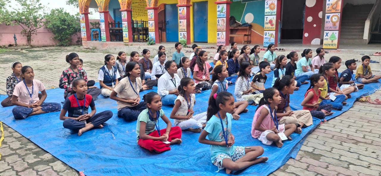 बरौनी असुरारी में 'रंग उमंग' कार्यशाला: 13 गांवों के बच्चे सीख रहे कला और जीवन जीने की कला 2