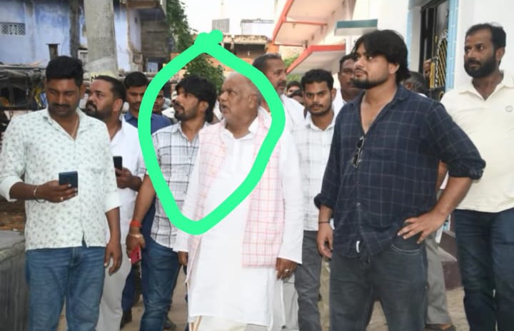 नालंदा: संतोष डॉन पर EOU की कार्रवाई के बीच मंत्री श्रवण कुमार संग तस्वीर वायरल, बोले- अपराधियों से न कोई संबंध था, न है, न रहेगा 4