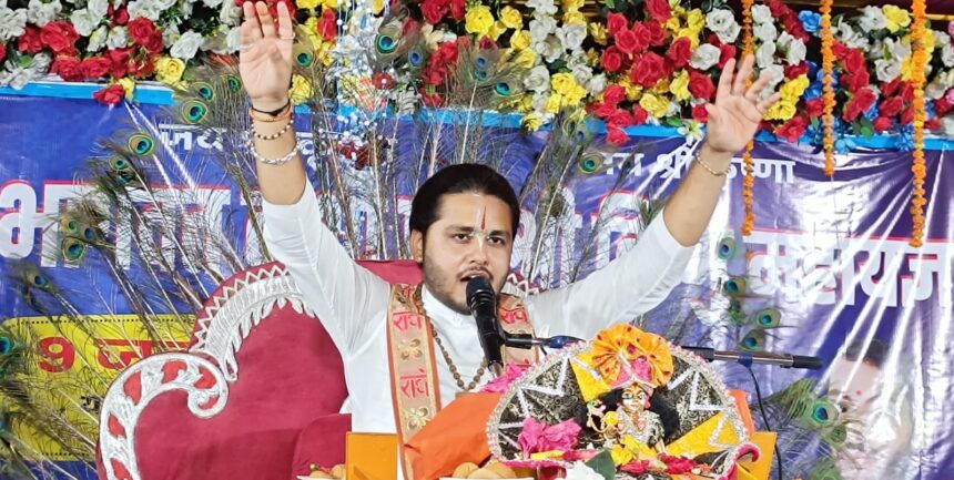 श्रीमद्भागवत कथा में उमड़ रही श्रद्धालुओं की भीड़ 1