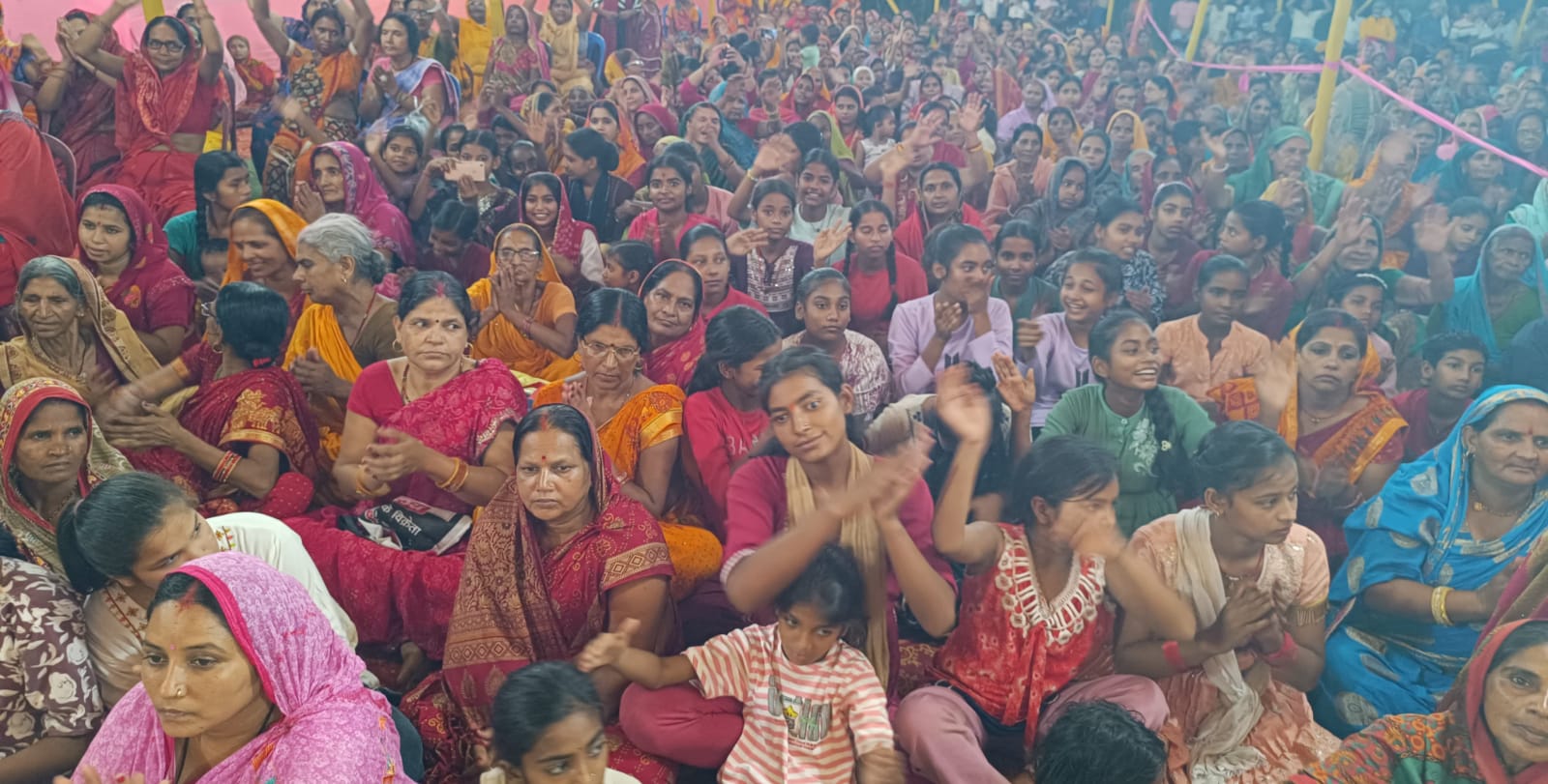 श्रीमद्भागवत कथा का हुआ समापन, अंतिम दिन उमड़ी भीड़ 14