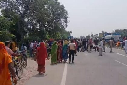 बेगूसराय में सड़क हादसे में एक युवक की मौत दूसरा जख्मी, परिजनों में कोहराम 14