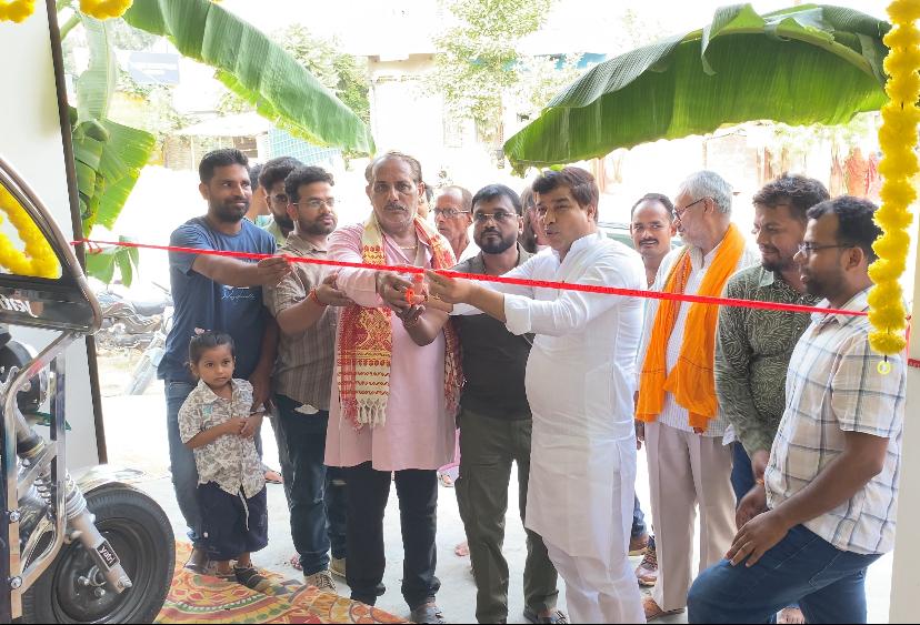 समस्तीपुर: हरपुर ऐलोथ में अत्याधुनिक ई-रिक्शा शोरूम का भव्य उद्घाटन, पर्यावरण अनुकूल परिवहन को मिलेगा बढ़ावा 8