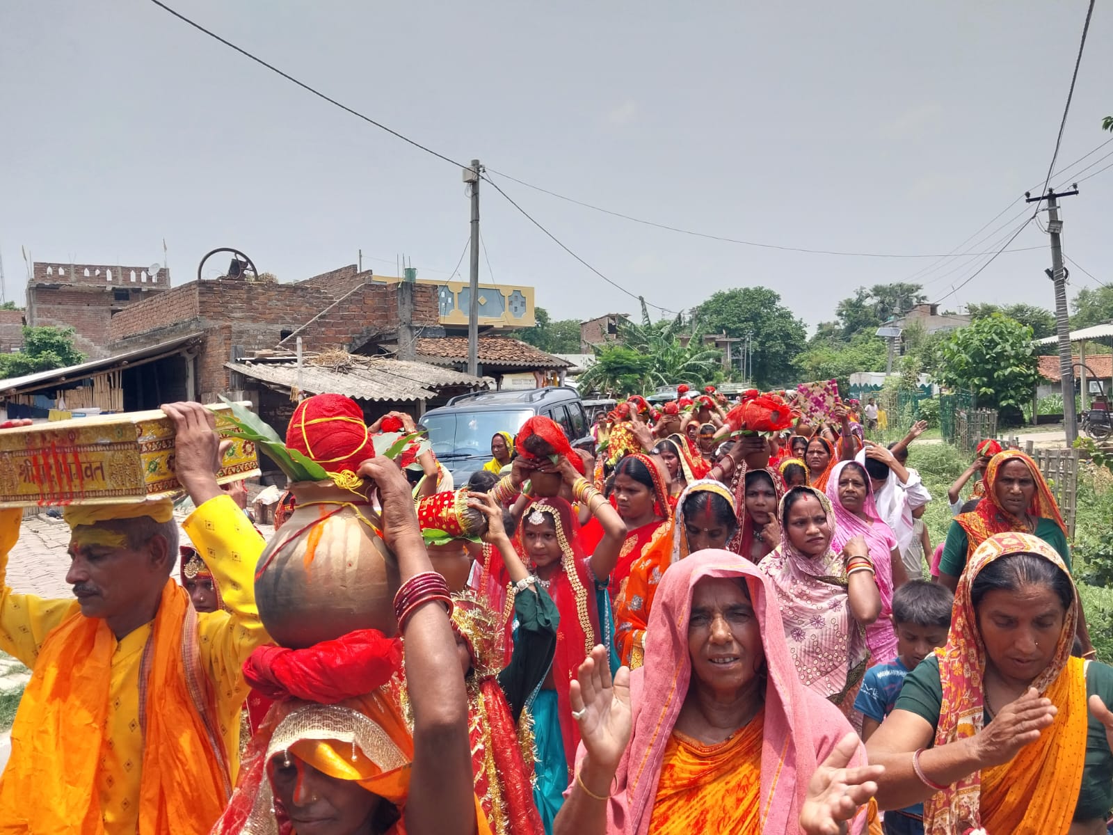 वीरपुर के पर्रा काली मंदिर में सात दिवसीय भागवत कथा को लेकर निकली भव्य कलश शोभायात्रा 2