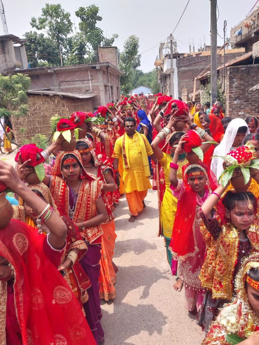 वीरपुर के पर्रा काली मंदिर में सात दिवसीय भागवत कथा को लेकर निकली भव्य कलश शोभायात्रा 1