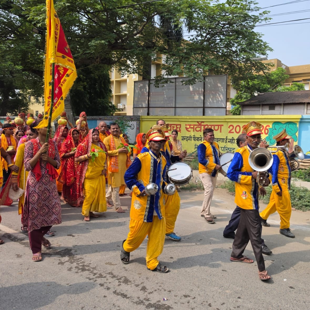 तेघरा में श्री राम जानकी राधा कृष्ण मंदिर से निकली भव्य कलश यात्रा 4