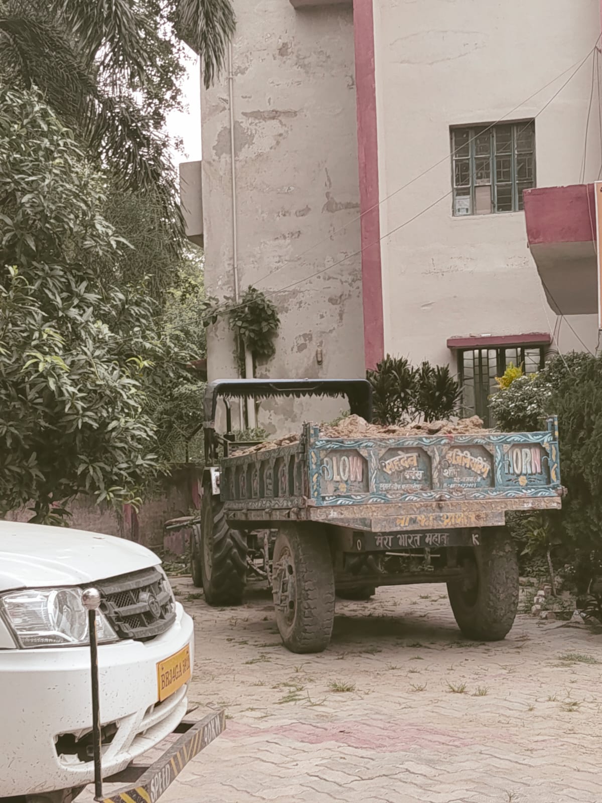 भगवानपुर में अवैध खनन के खिलाफ प्रशासन की बड़ी कार्रवाई, मिट्टी लदे तीन ट्रैक्टर जब्त 2