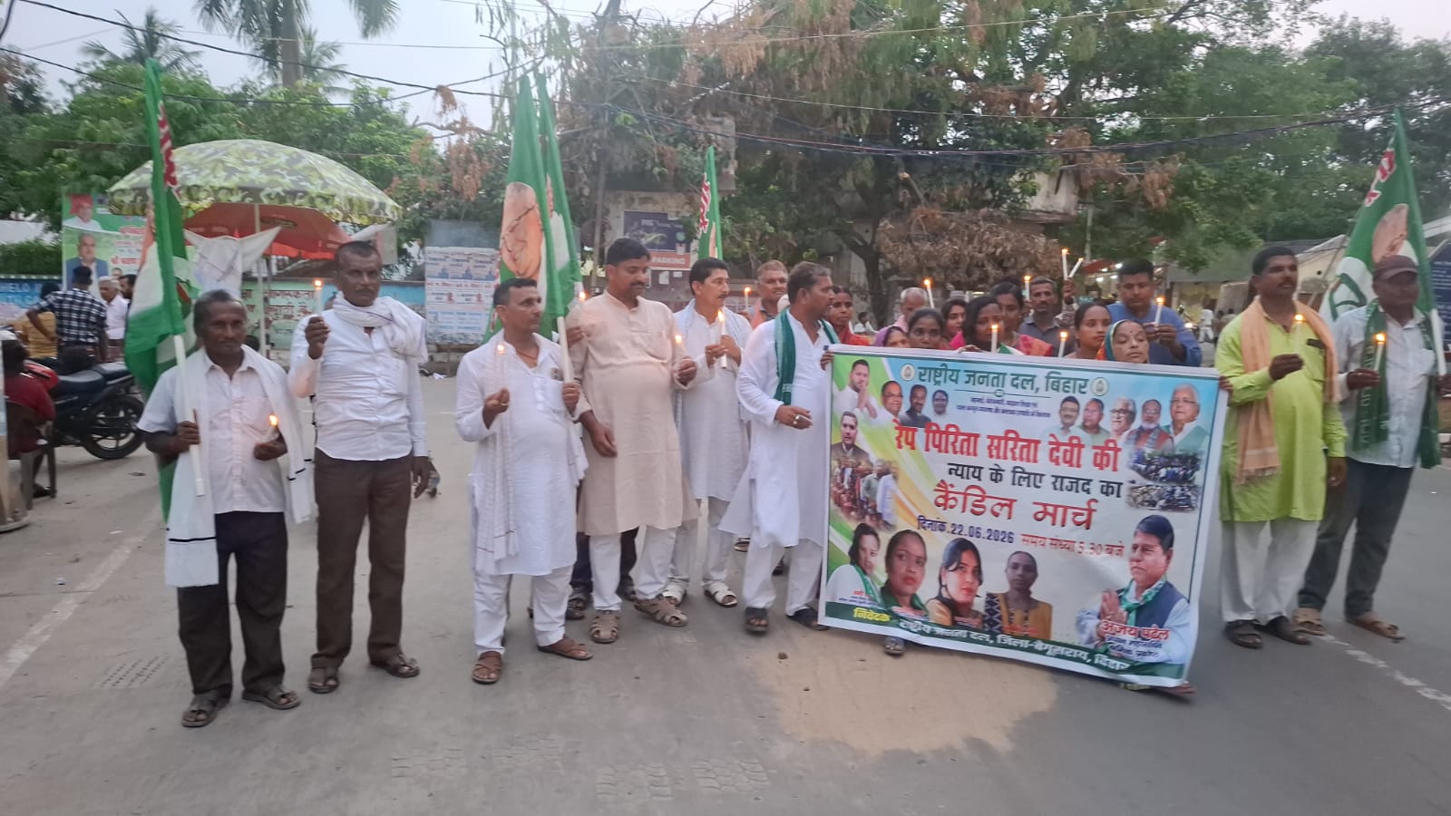बेगूसराय में राजद का विशाल कैंडिल मार्च: सामूहिक दुष्कर्म पीड़िता को न्याय और दोषियों को फांसी की मांग 2