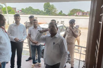 बेगूसराय जिलाधिकारी श्रीकांत शास्त्री ने वीरपुर डिग्री कॉलेज का किया औचक निरीक्षण  28