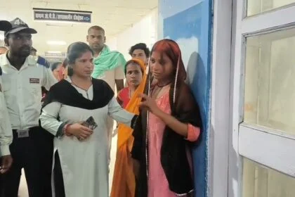 बेगूसराय सदर अस्पताल में 'सिंदूर वाली दुल्हन' का हाई-वोल्टेज ड्रामा: घंटों तक मचा हंगामा, लोगों में रही चर्चा 23