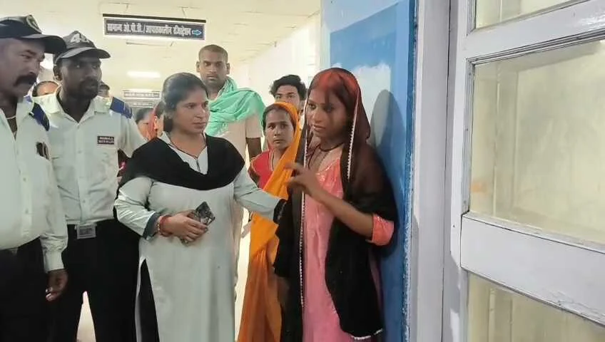 बेगूसराय सदर अस्पताल में 'सिंदूर वाली दुल्हन' का हाई-वोल्टेज ड्रामा: घंटों तक मचा हंगामा, लोगों में रही चर्चा 15